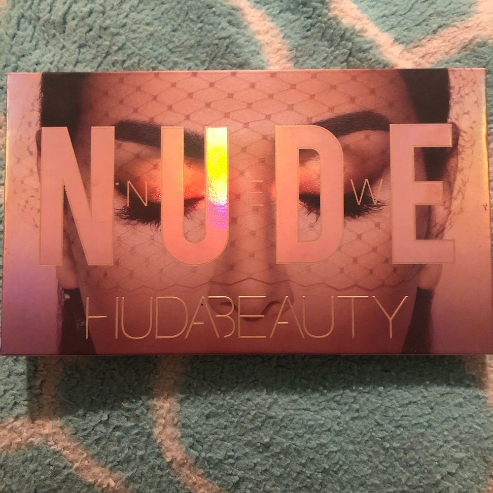 Huda beauty nude palette